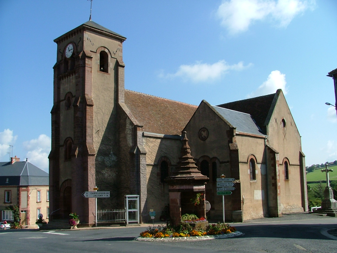 Église Saint-Côme et Saint-Damien à Saint-Léon